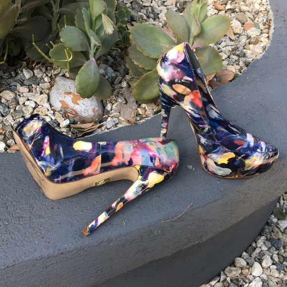 Shoes - Picture 7 of 7